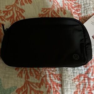 NEW! Lululemon Belt Bag Ripstop One size, Black
Found it!!!